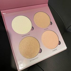 Brand new Anastasia Beverly Hills Sugar Glow Kit.